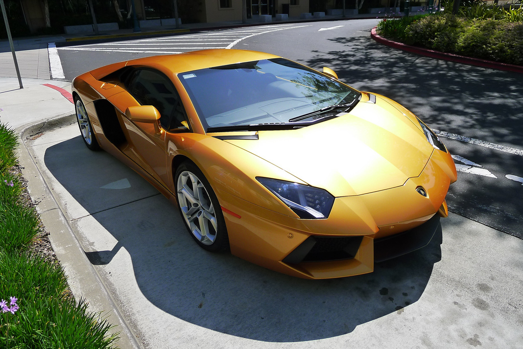 382595496LAMBORGHINIAVENTADORESQUIROU.jpg