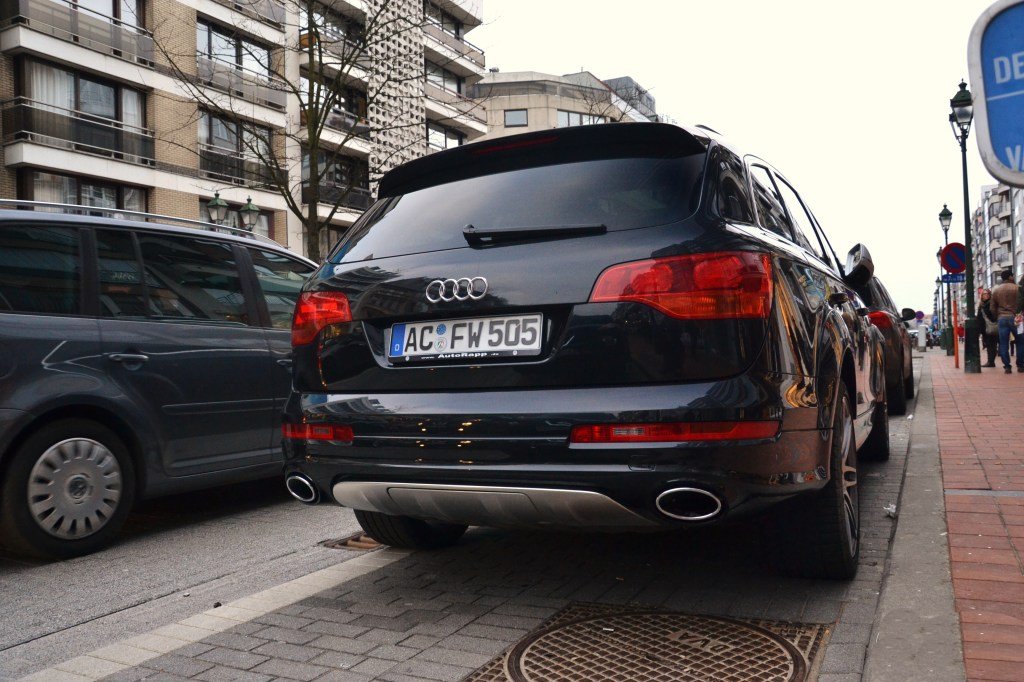 382782727Q7V12.jpg