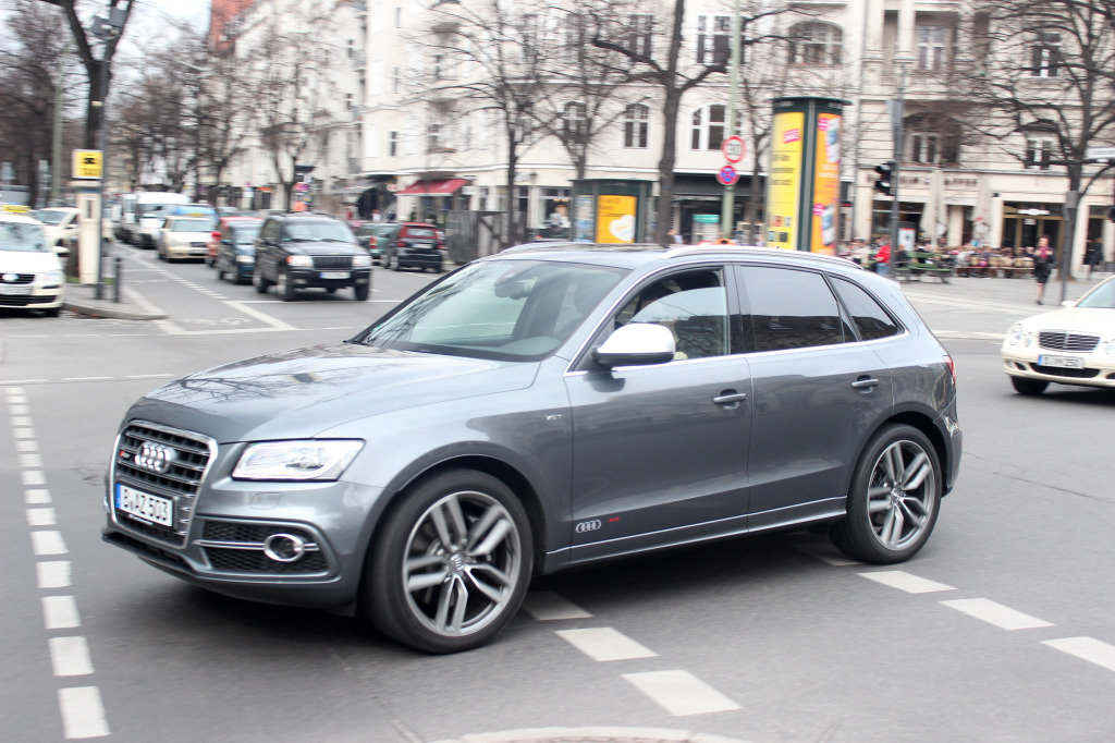 382994AUDISQ5363.jpg