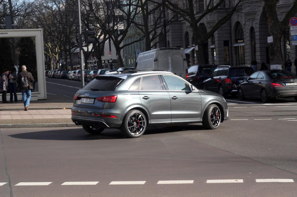 383009RSQ32155.jpg