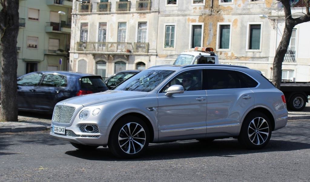384510BENTAYGA0475.jpg