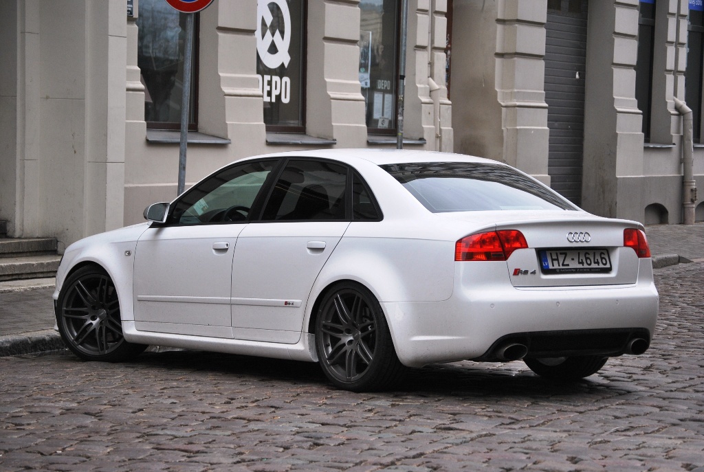 384635AUDIRS4799.jpg