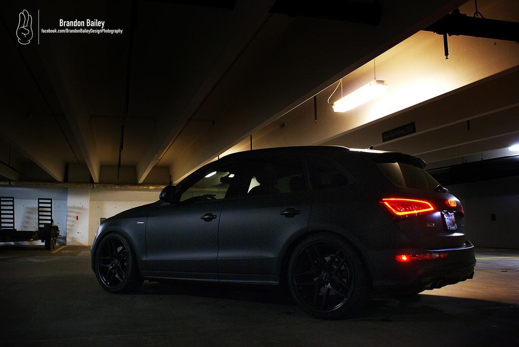389055AUDISQ51422.jpg