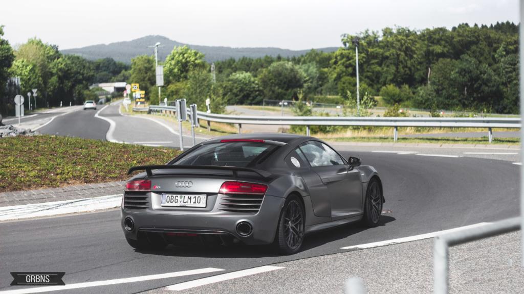 3905873866AUDIR8V10.jpg