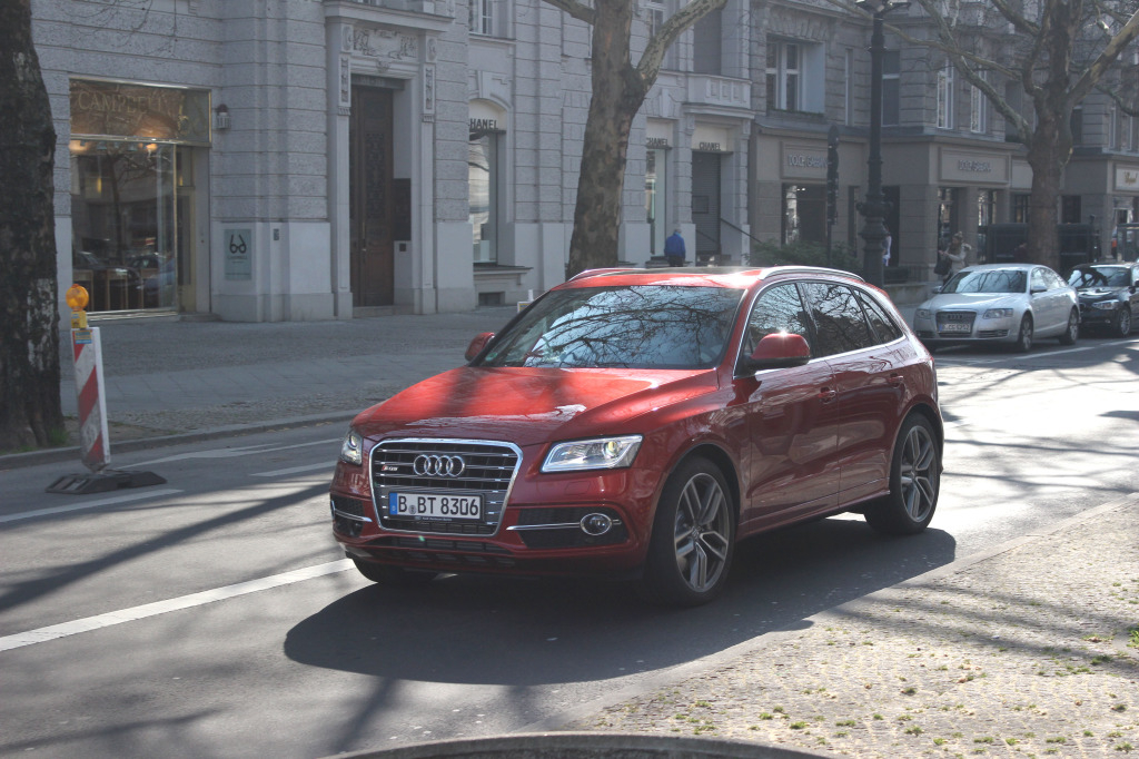 391277AUDISQ51040.jpg