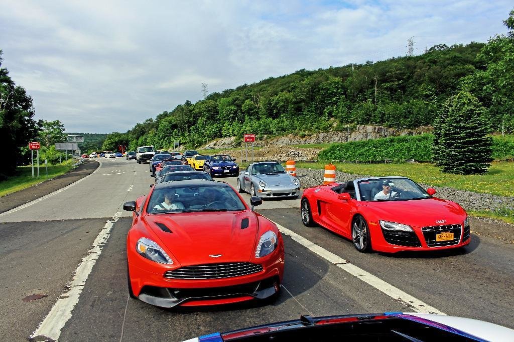 3919311866AUDIR8V10.jpg