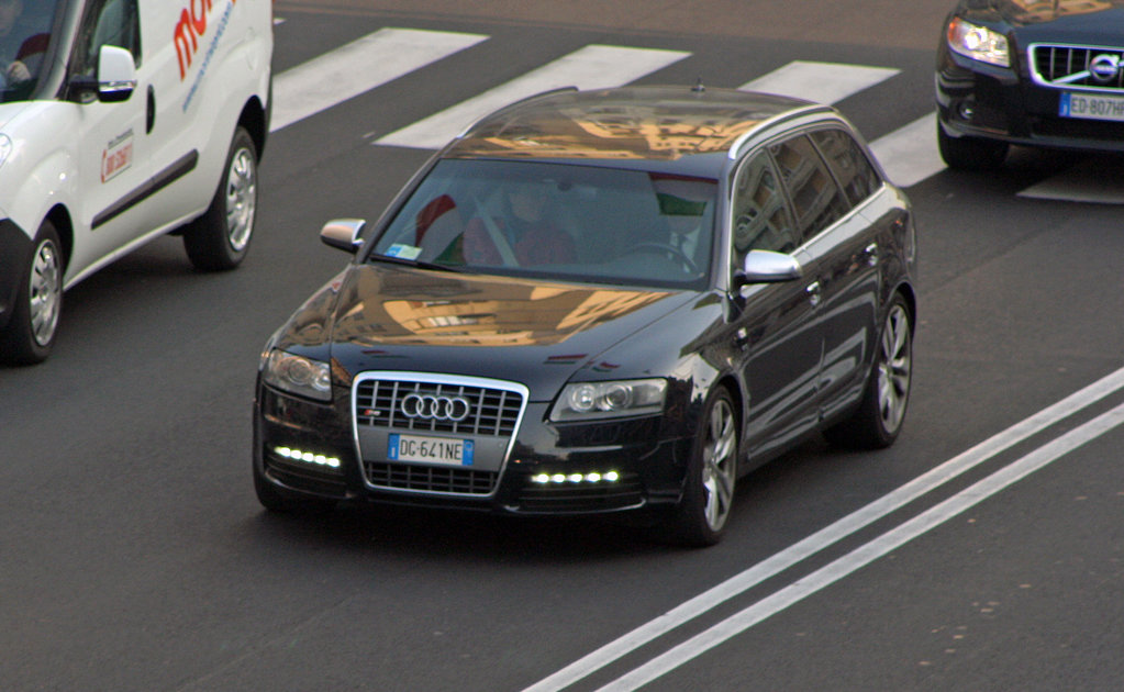 393241191S6ESQUIROU.jpg