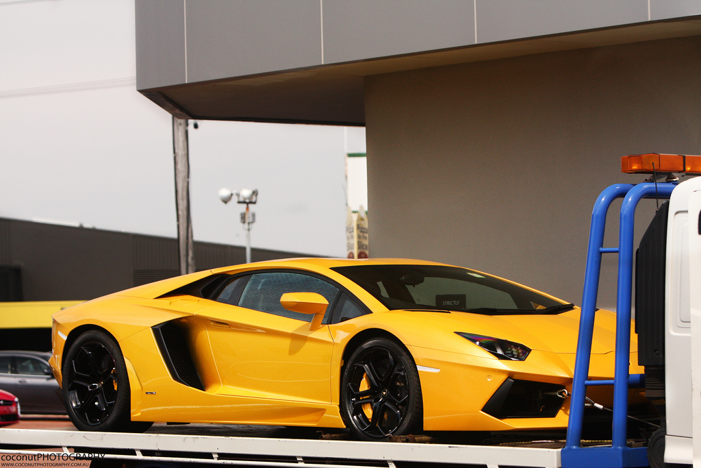 395021098LAMBORGHINIAVENTADORESQUIROU.jpg