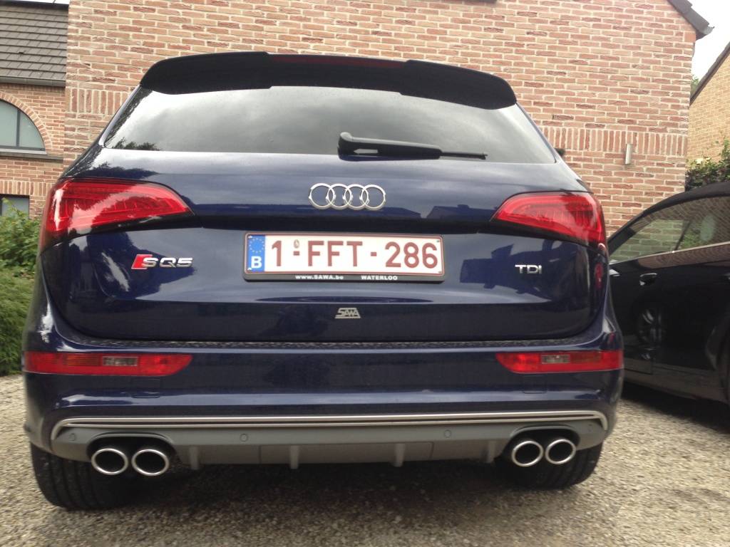396862AUDISQ5630.jpg