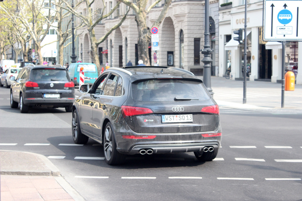 397536AUDISQ5403.jpg