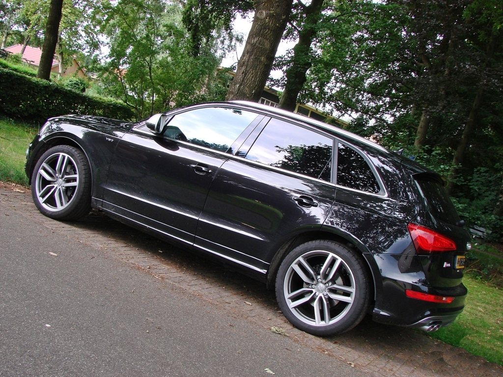 397779AUDISQ5867.jpg