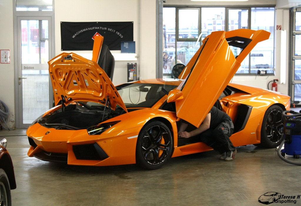 397881191LAMBORGHINIAVENTADORESQUIROU.jpg