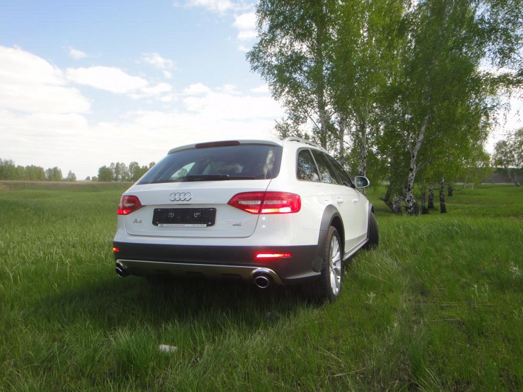 400981354AUDIA4ALLROAD.jpg