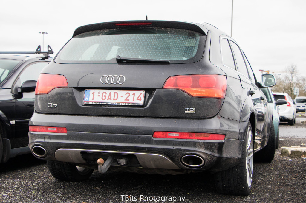 4011791848AUDIQ7V12.jpg