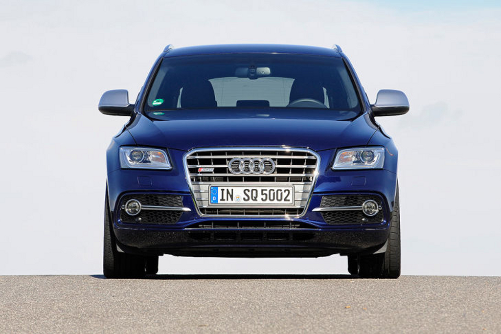 405486AUDISQ5045.jpg