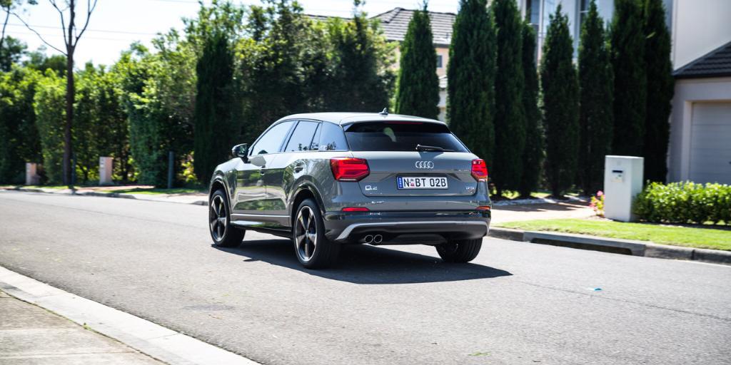 407044AUDIQ20830.jpg