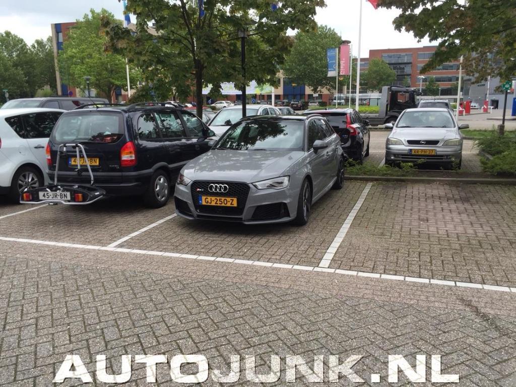 407985RS38V0492.jpg