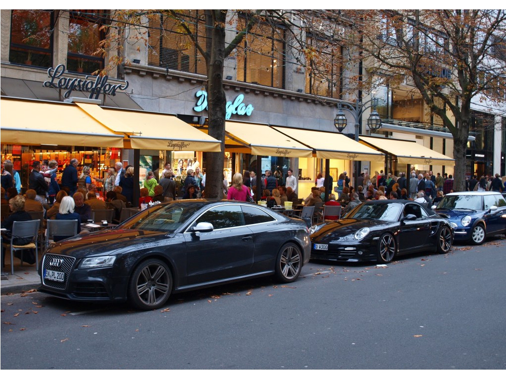 409209AUDIRS5537.jpg