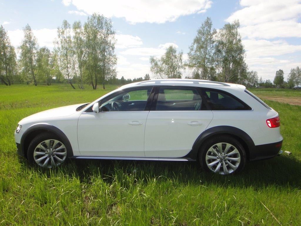 411319995AUDIA4ALLROAD.jpg