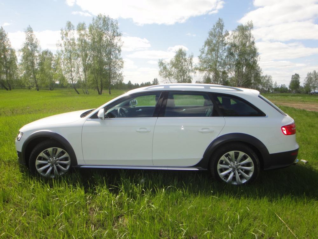 412109353AUDIA4ALLROAD.jpg