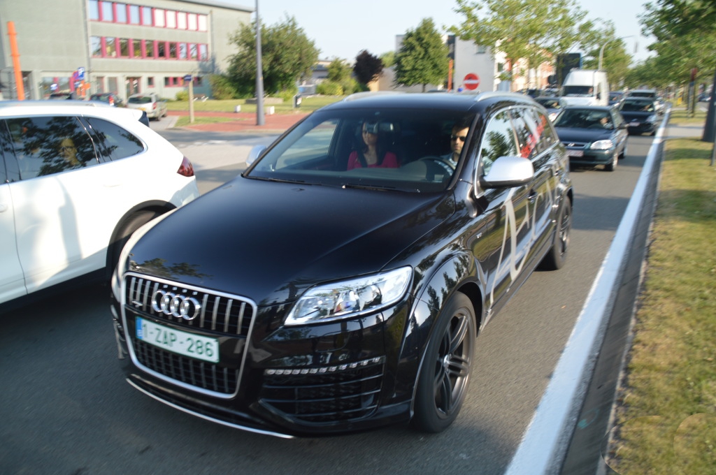 412257972Q7V12.jpg