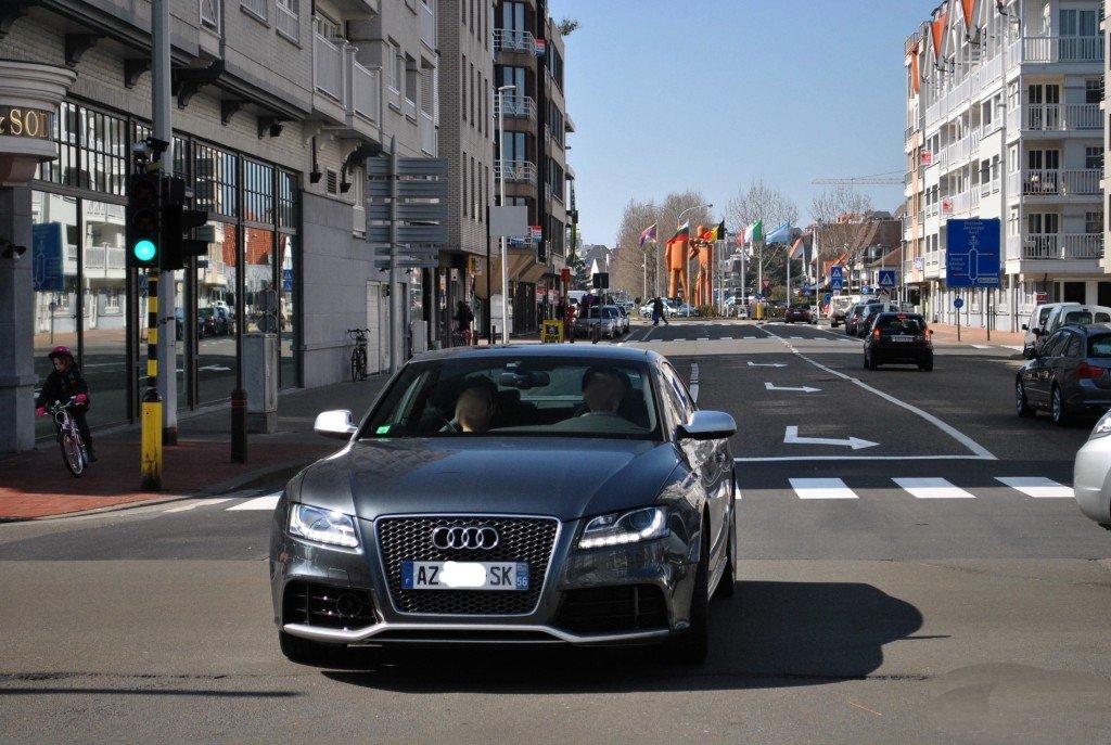412456AUDIRS5830.jpg