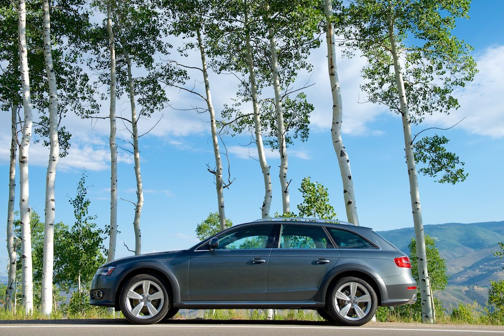 412521411AUDIA4ALLROAD.jpg