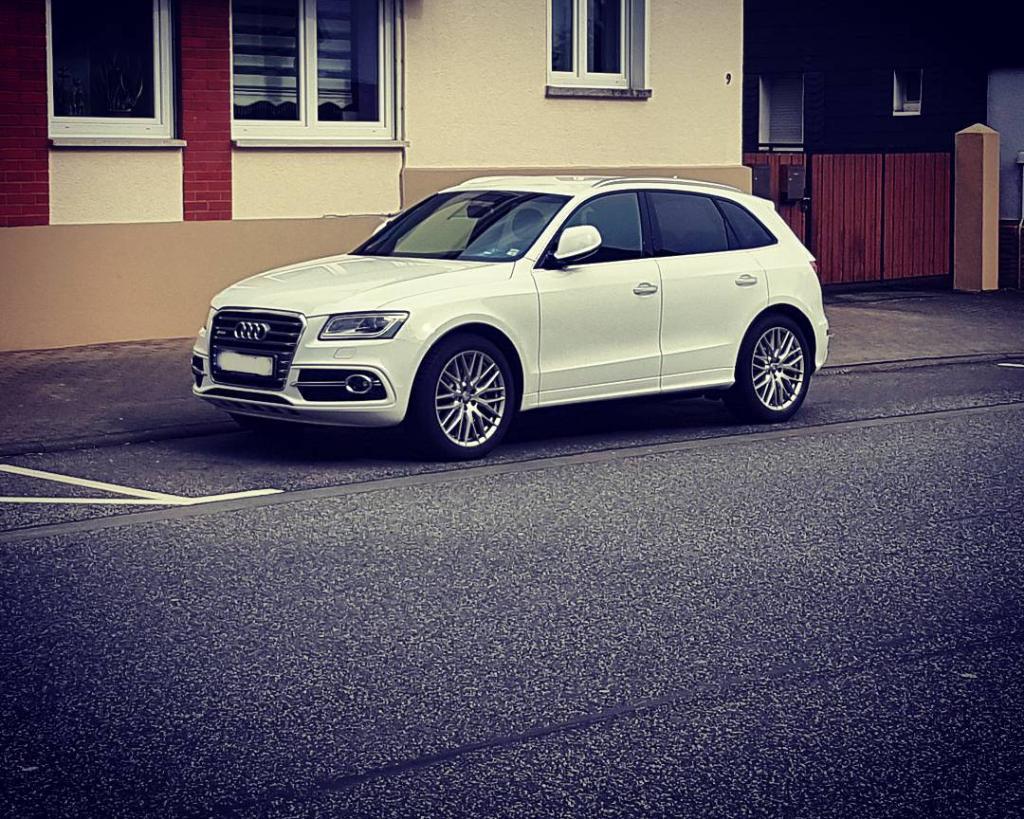 412615AUDISQ52352.jpg