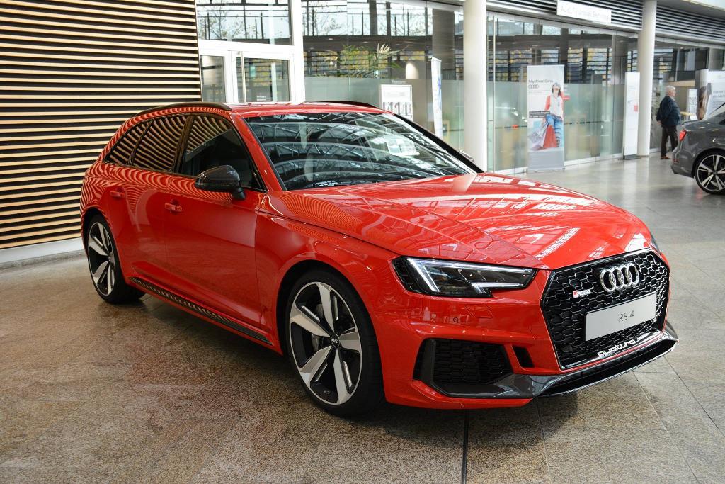 412658AUDIRS4B90125.jpg