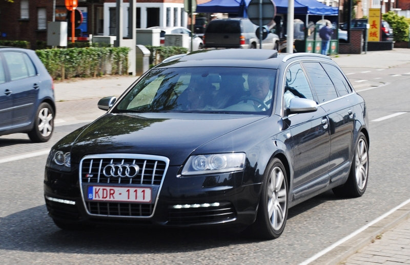 413844152S6ESQUIROU.jpg