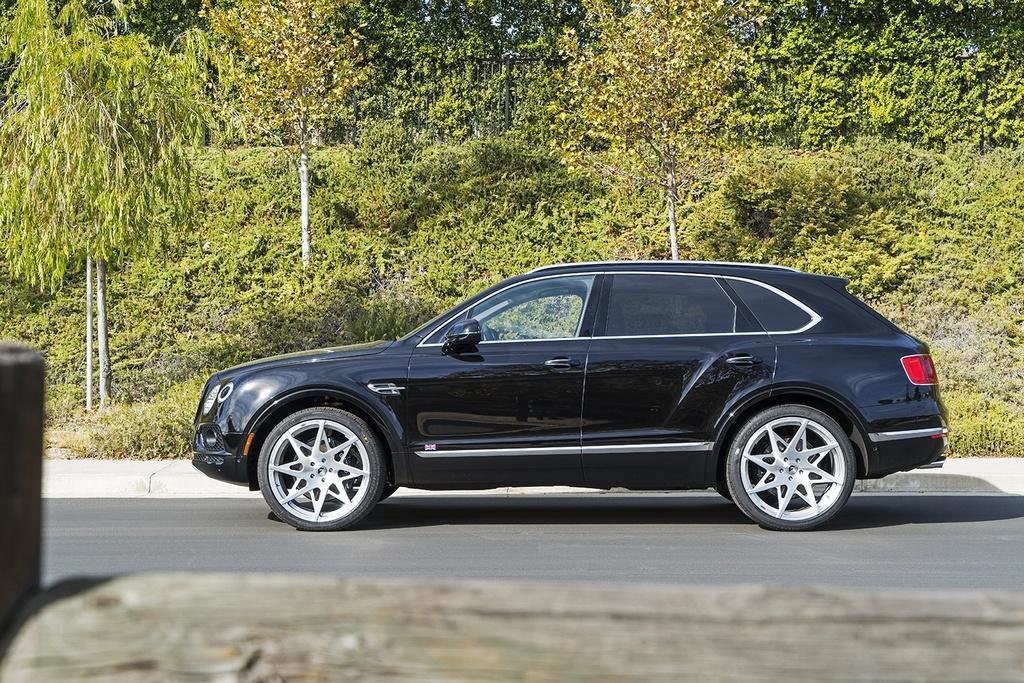 413859BENTAYGA0115.jpg