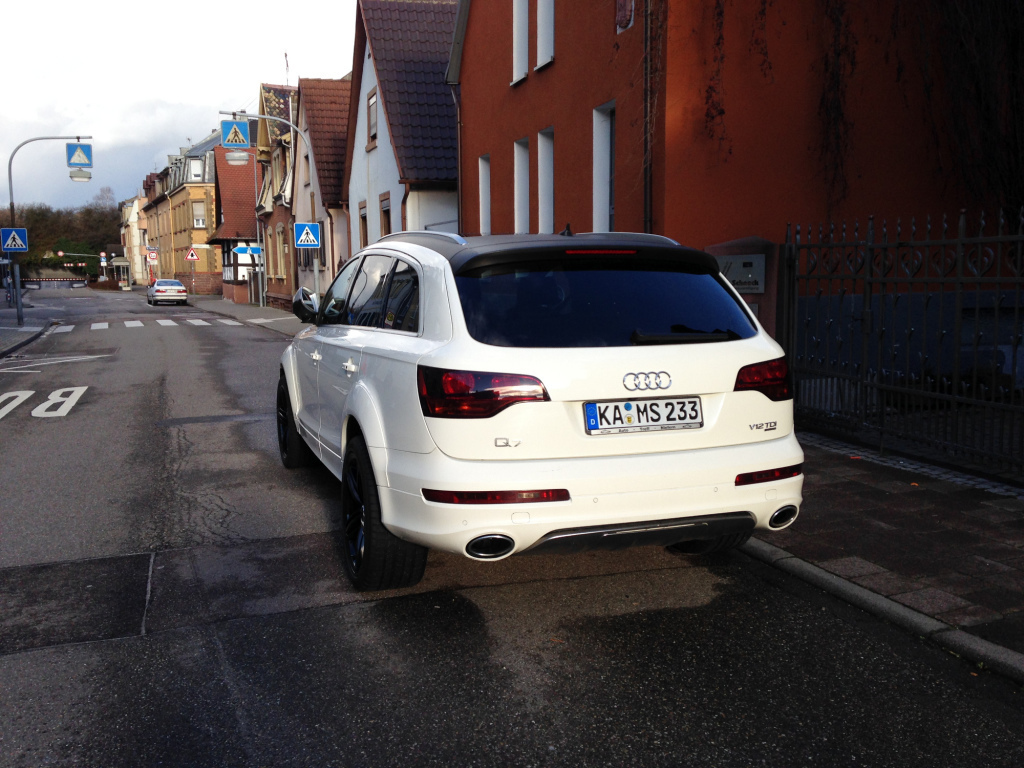 414505977Q7V12.jpg