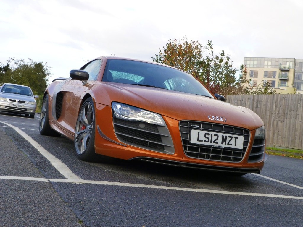 416057R8GT737.jpg