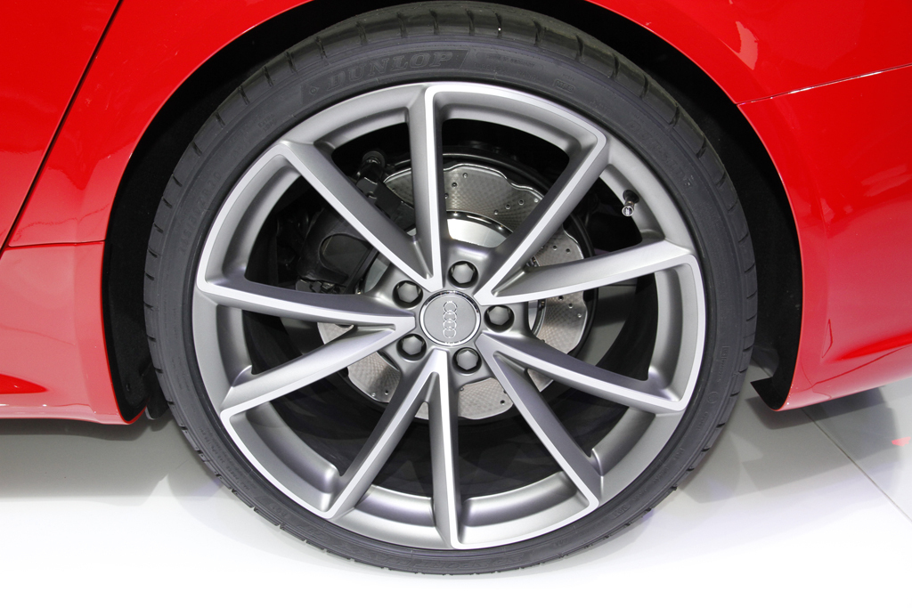 418737RS4B8ESQUIROU020.jpg