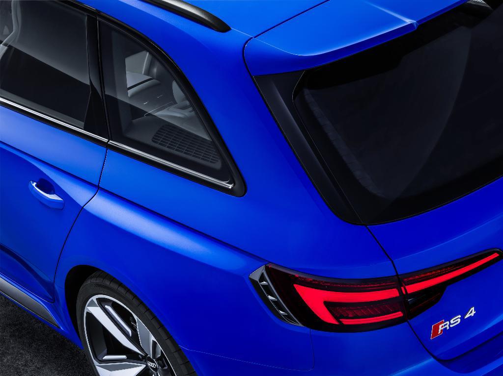 422879AUDIRS4B90021.jpg