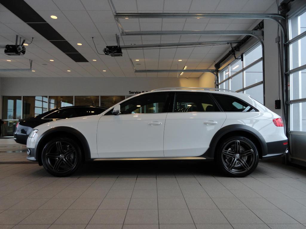 423511573AUDIA4ALLROAD.jpg