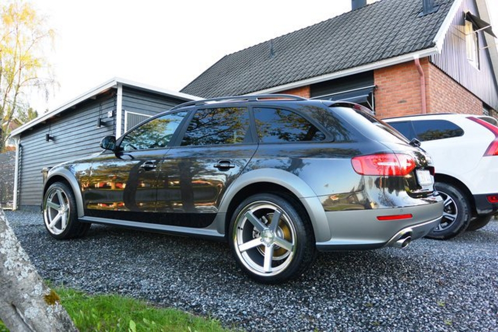 424271836AUDIA4ALLROAD.jpg