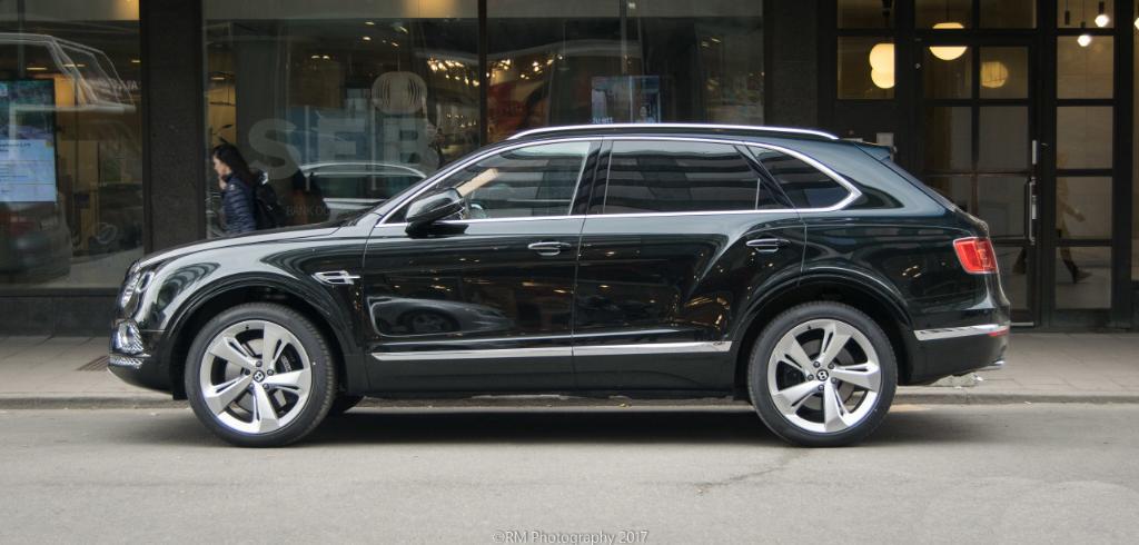 425008BENTAYGA0509.jpg