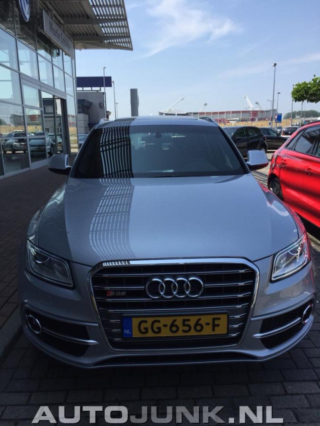 426465AUDISQ51611.jpg