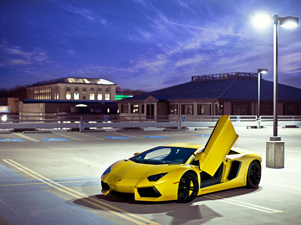 427746421LAMBORGHINIAVENTADORESQUIROU.jpg