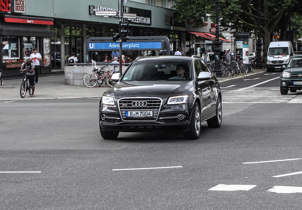 430663AUDISQ5841.jpg