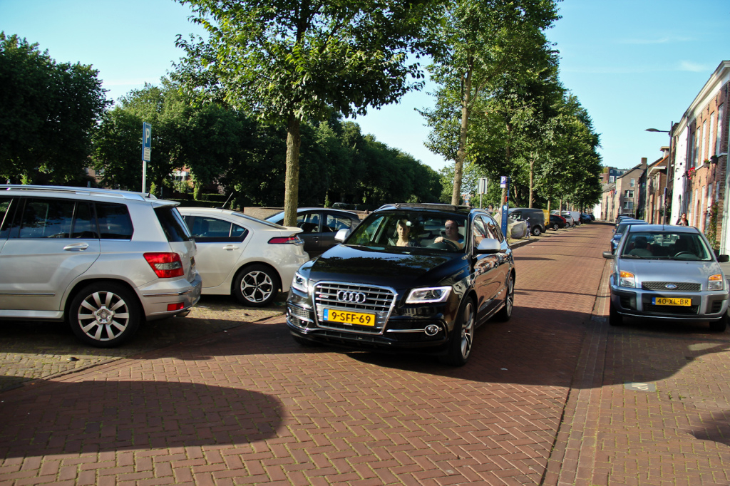430669AUDISQ51170.jpg