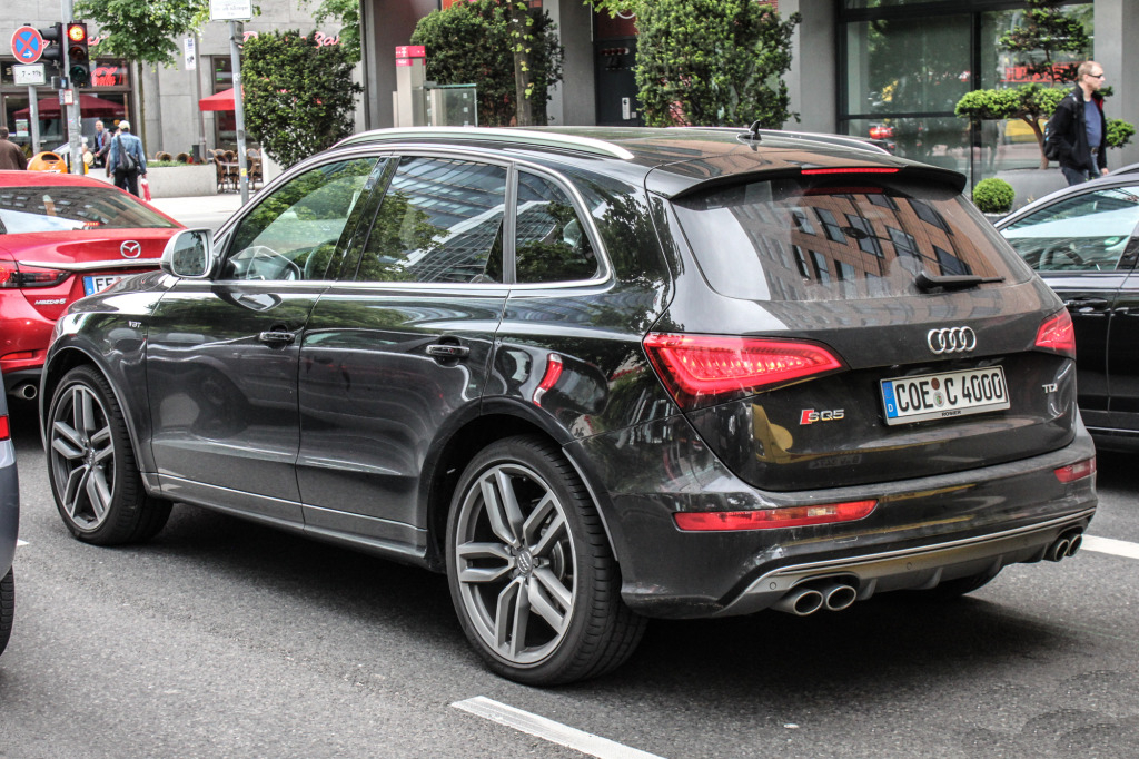 430702AUDISQ51130.jpg