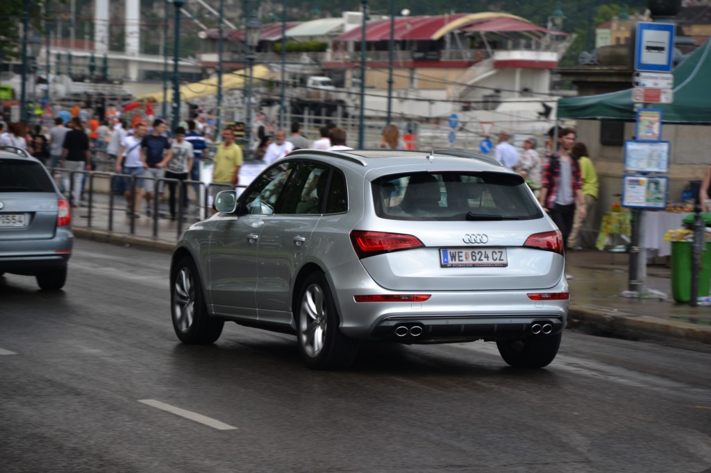 431494AUDISQ5825.jpg