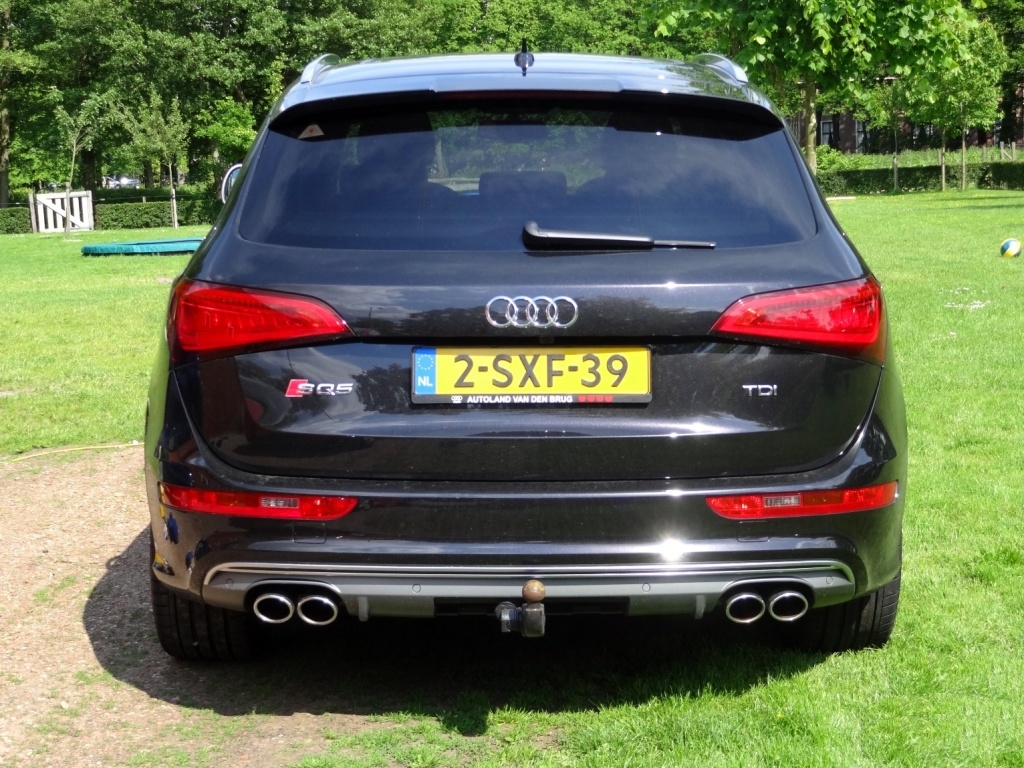432437AUDISQ51117.jpg