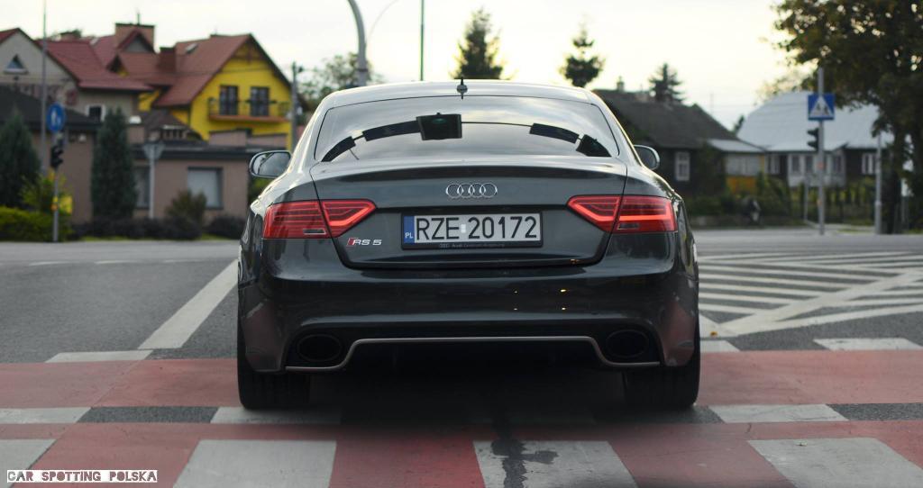 432585AUDIRS52705.jpg