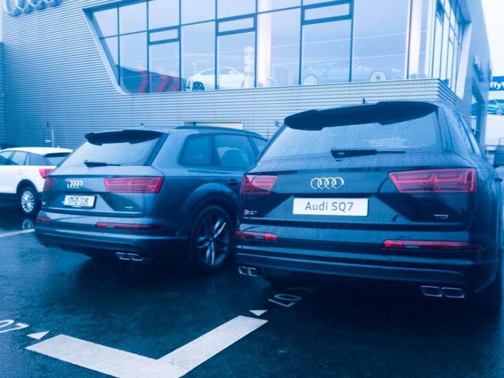 433014AUDISQ70527.jpg