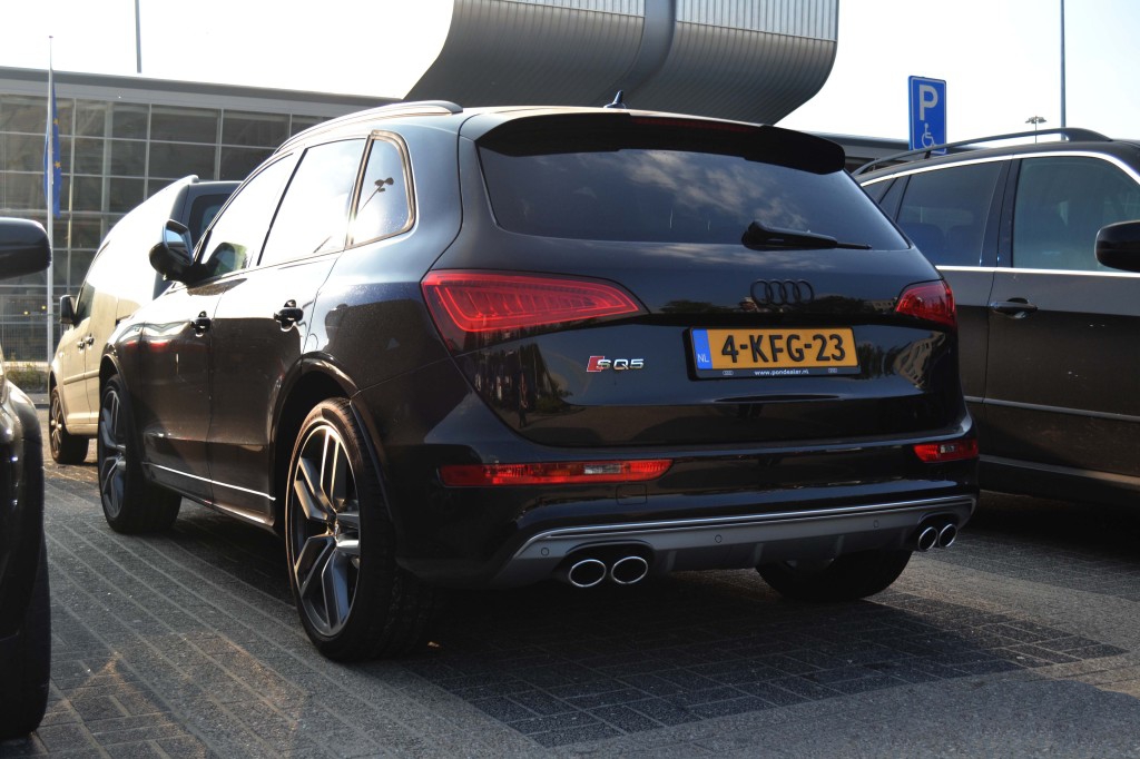436366AUDISQ5672.jpg