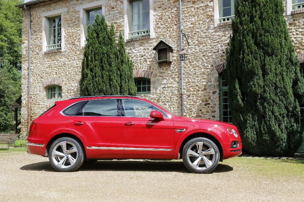 436669BENTAYGA0139.jpg