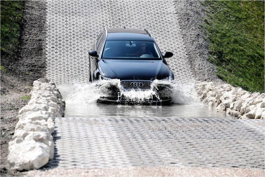 437842609AUDIA6C7ALLROAD.jpg